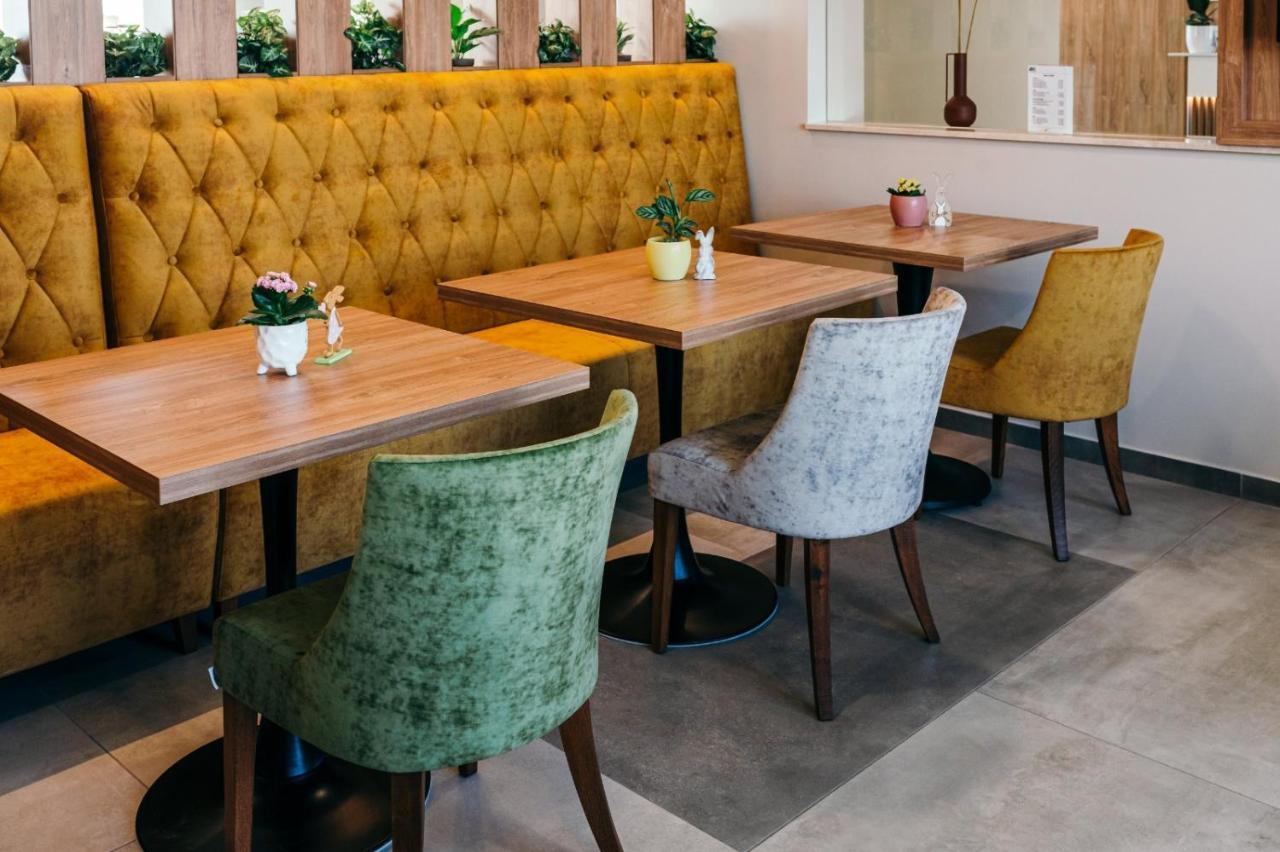 Hotel Rk Ghimbav 외부 사진