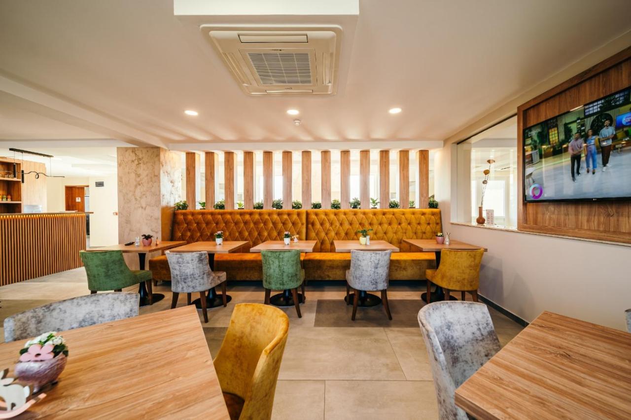 Hotel Rk Ghimbav 외부 사진