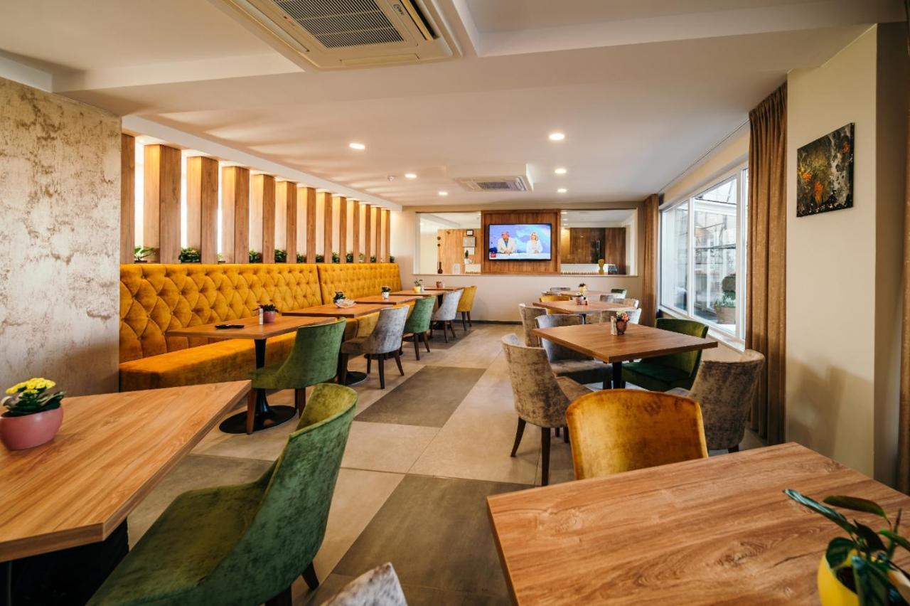 Hotel Rk Ghimbav 외부 사진