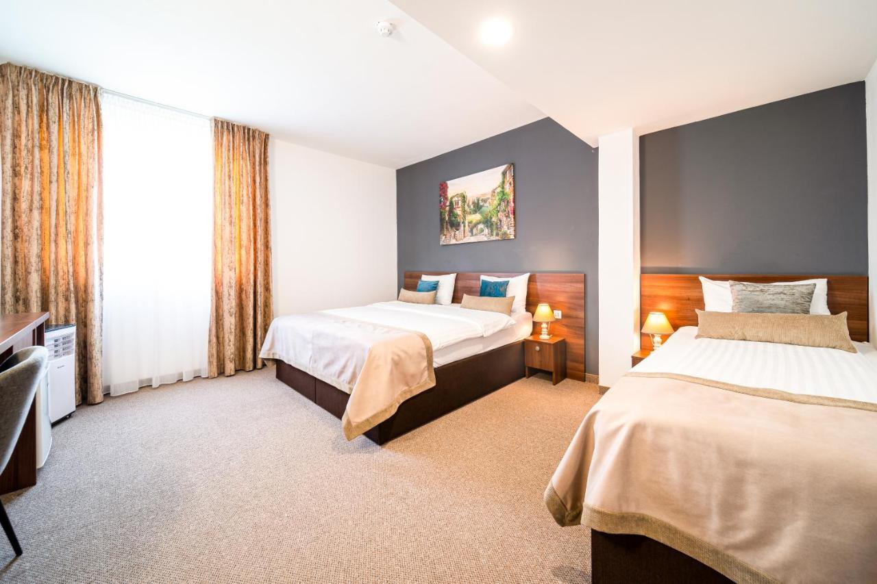 Hotel Rk Ghimbav 외부 사진