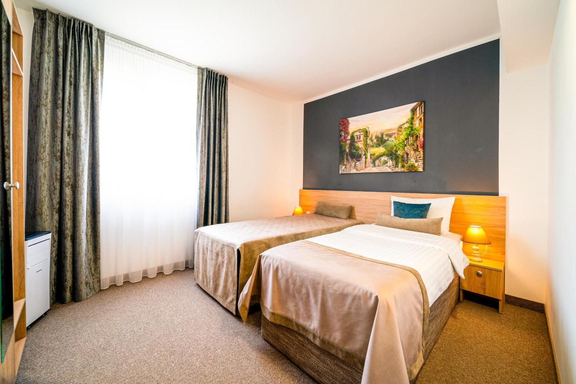 Hotel Rk Ghimbav 외부 사진