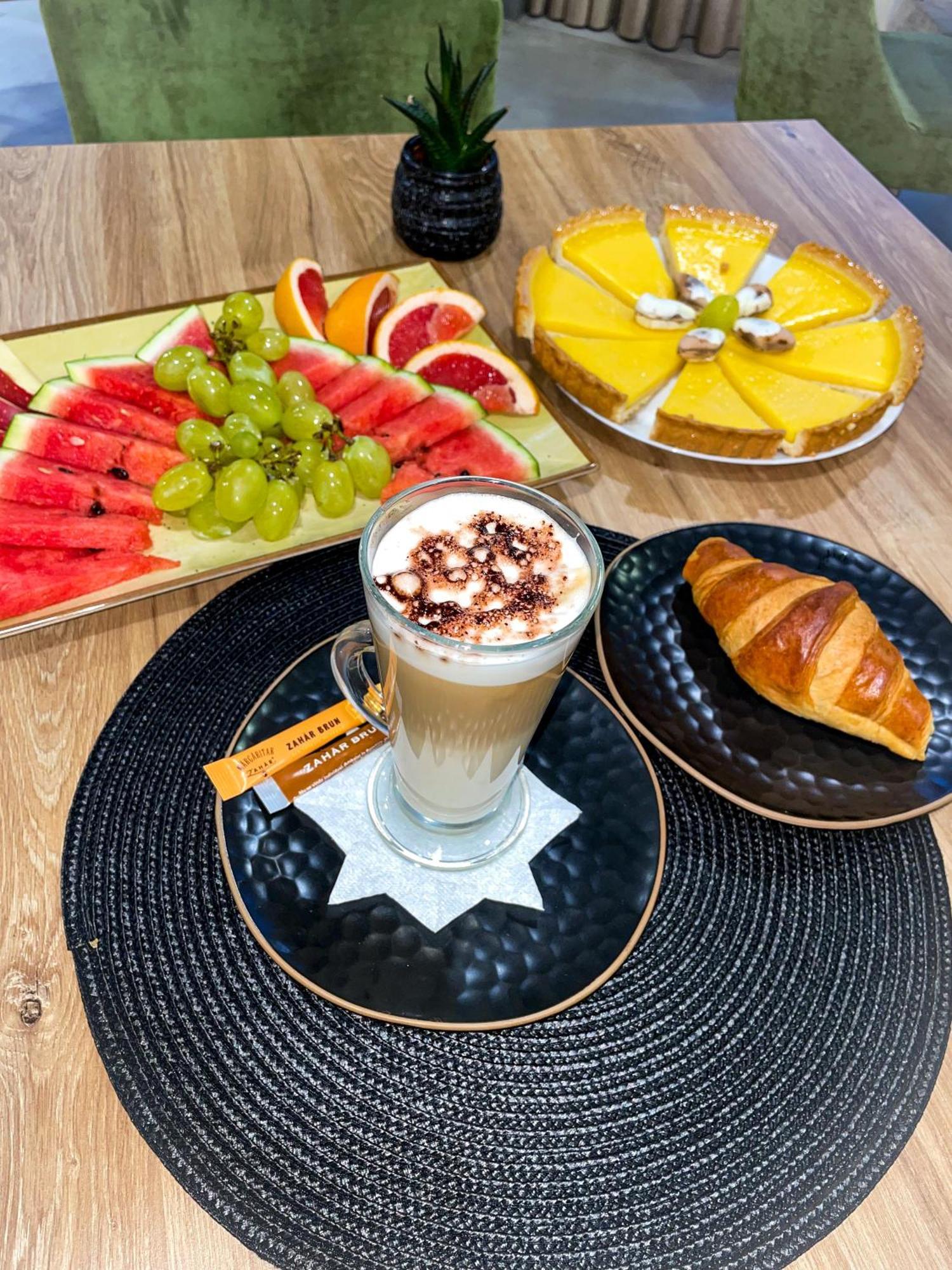 Hotel Rk Ghimbav 외부 사진